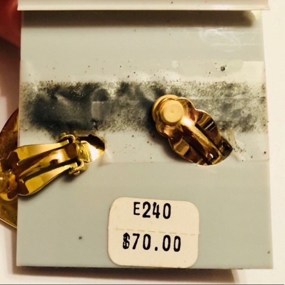 Vintage Swarovski Crystal Clip on Earrings - Picture 4 of 4